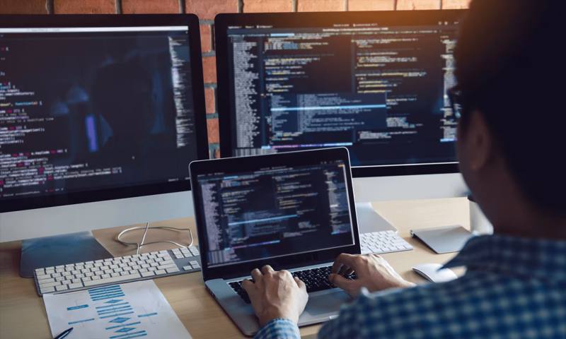 数据科学选型：R与Python如何赋能思茅区网站建设？